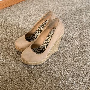 Wedge style shoes size 6.5